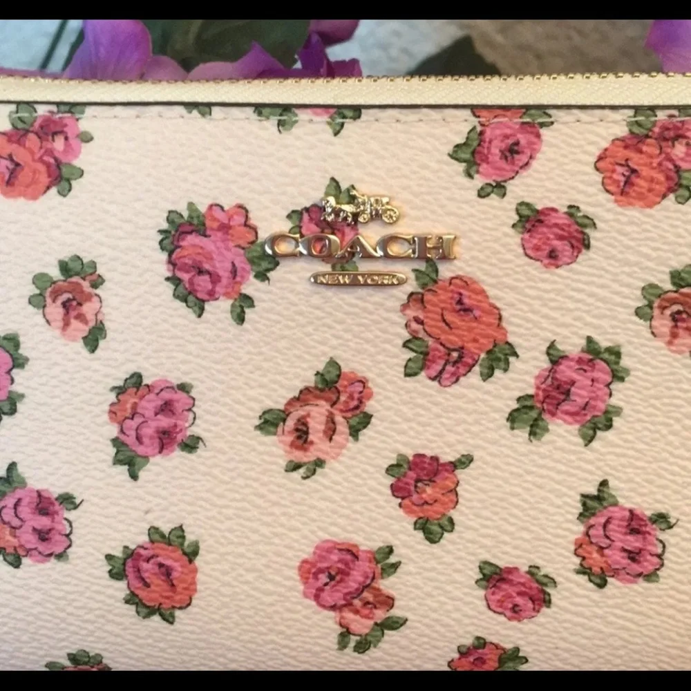 Coach Wallet - Picture 4 of 8